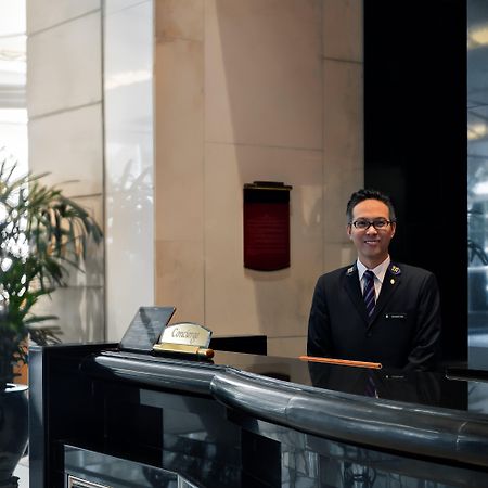 Intercontinental Grand Stanford Hong Kong By Ihg Hotel Exterior foto A hotel concierge