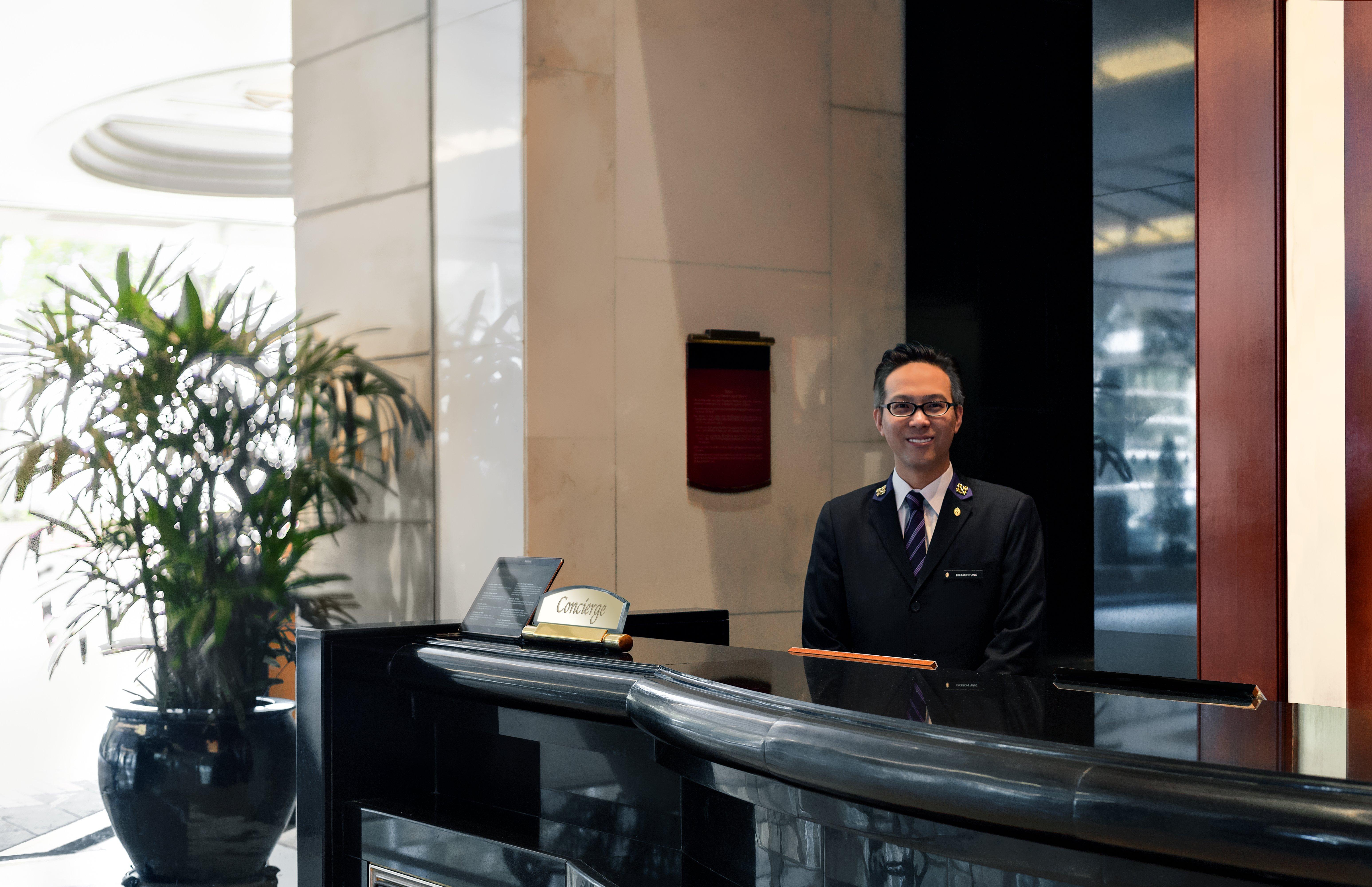 Intercontinental Grand Stanford Hong Kong By Ihg Hotel Exterior foto A hotel concierge