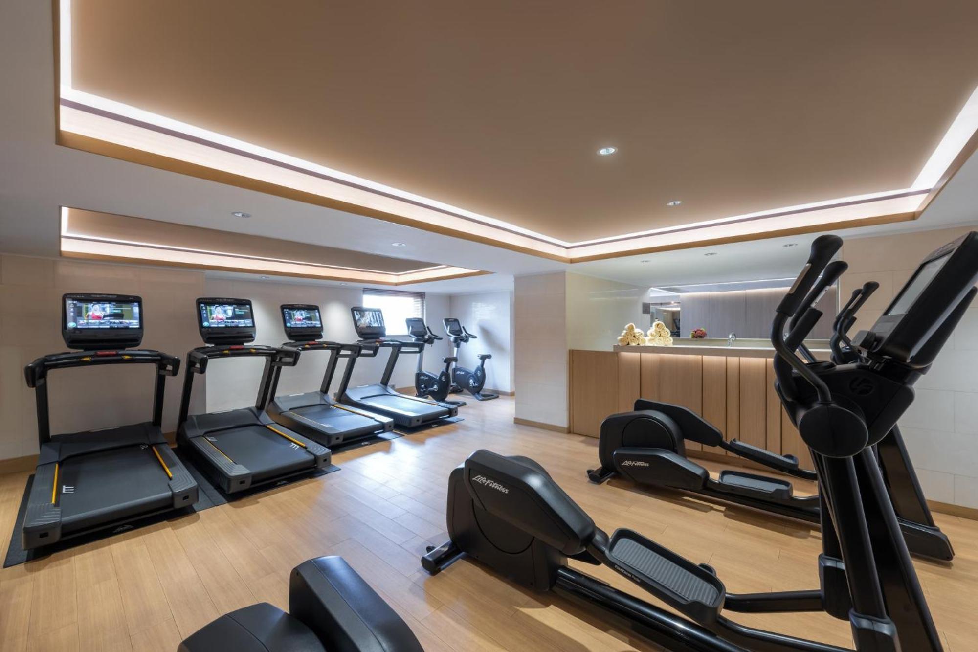 Intercontinental Grand Stanford Hong Kong By Ihg Hotel Exterior foto The gym at the hotel