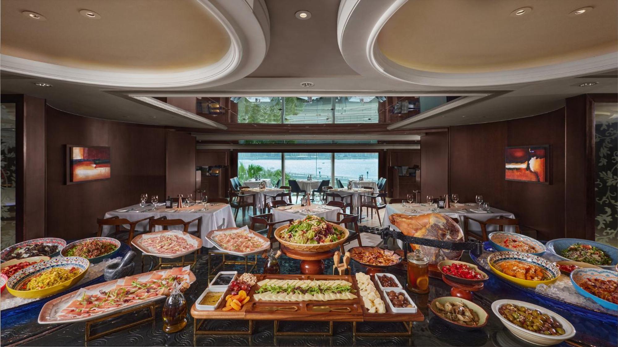 Intercontinental Grand Stanford Hong Kong By Ihg Hotel Exterior foto The buffet at the restaurant